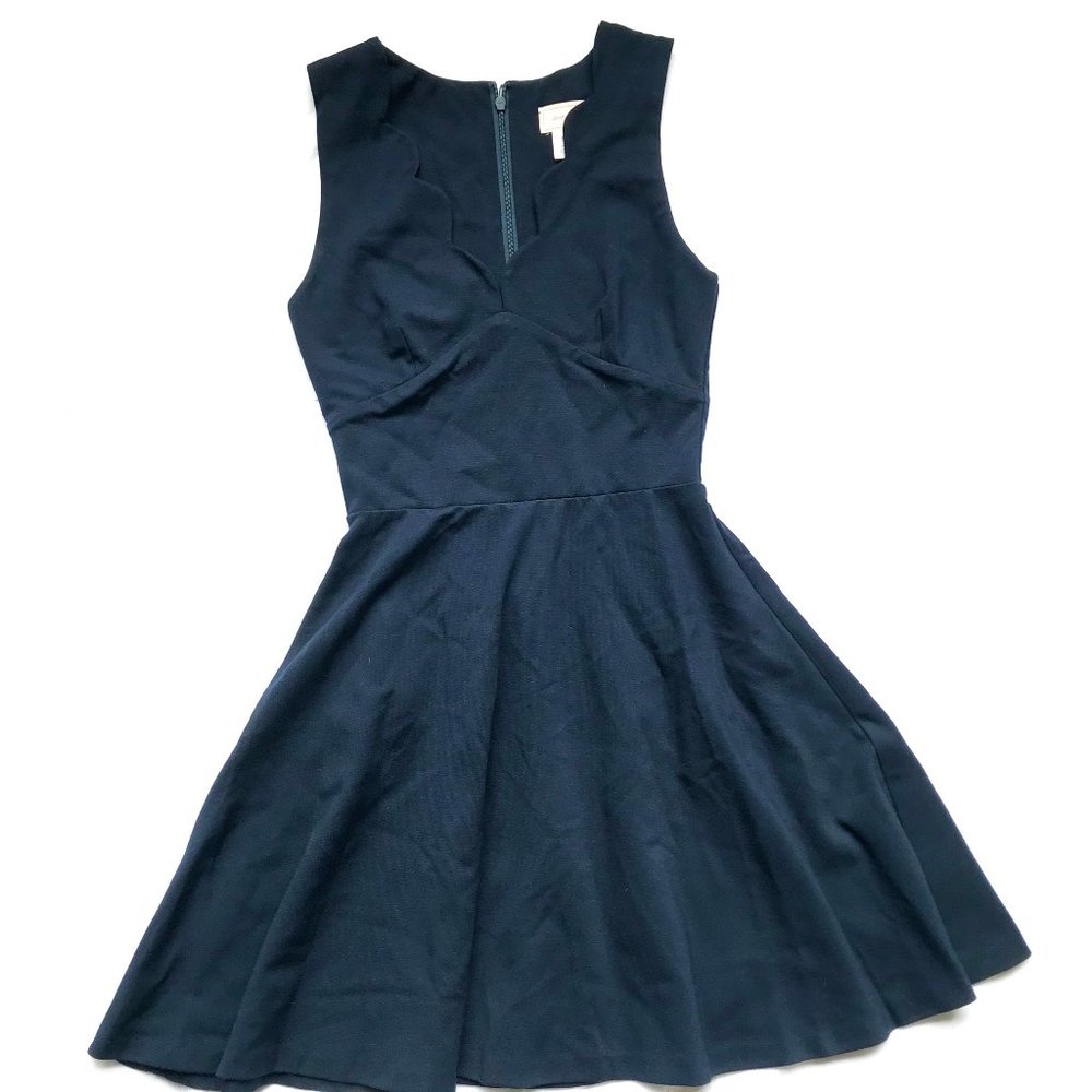 Love...Ady Scallop V-neck Fit-and-flare Mini Dress